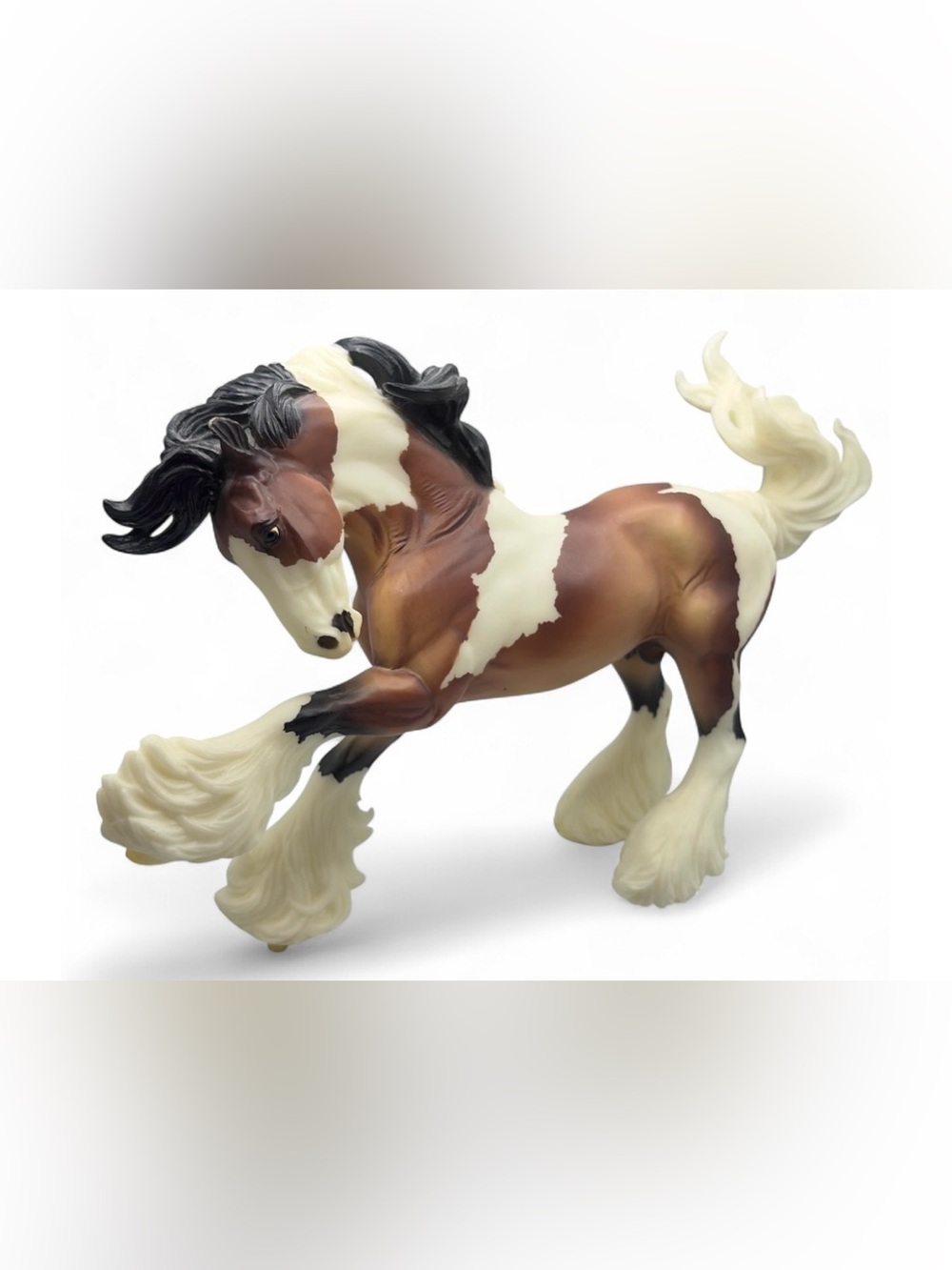 Breyer Traditional Series Gypsy Vanner Pinto Coat Feathered Leg Horse Figure Toy